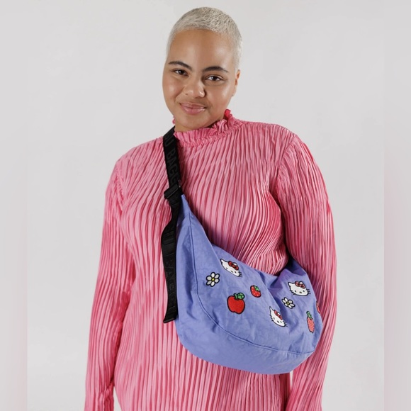 Baggu Hello Kitty Crescent Nylon Bag Purse NWT - Picture 3 of 4